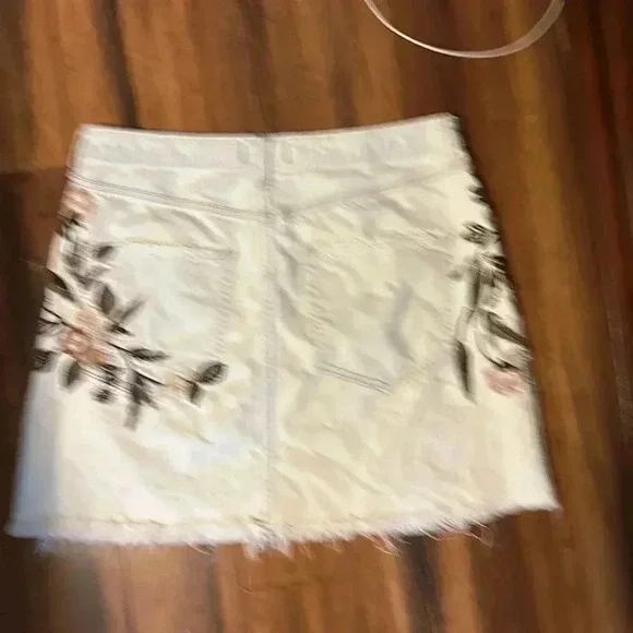 Abercrombie & Fitch embroidered skirt - Picture 4 of 7